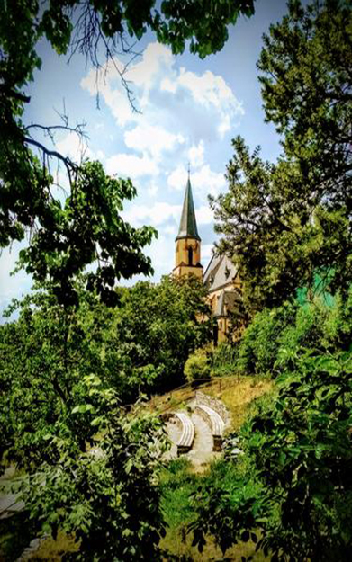 Kostel sv.Apolin��e