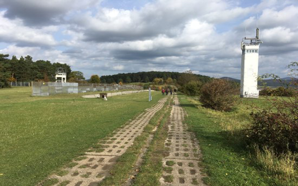 Hrani�n� silnice
